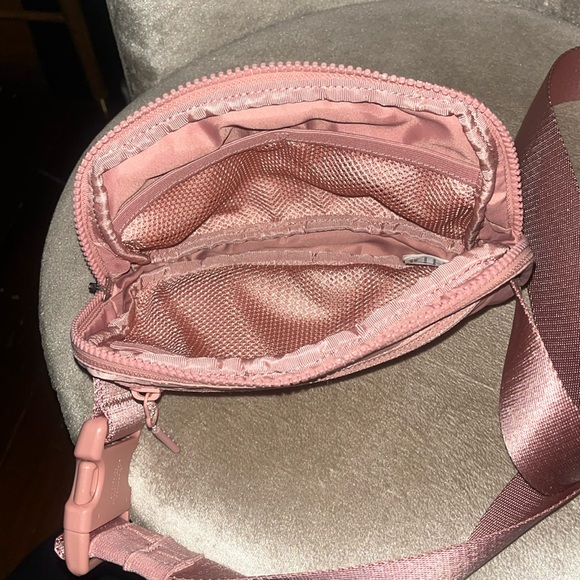 Lululemon belt bag crossbody - Picture 6 of 7
